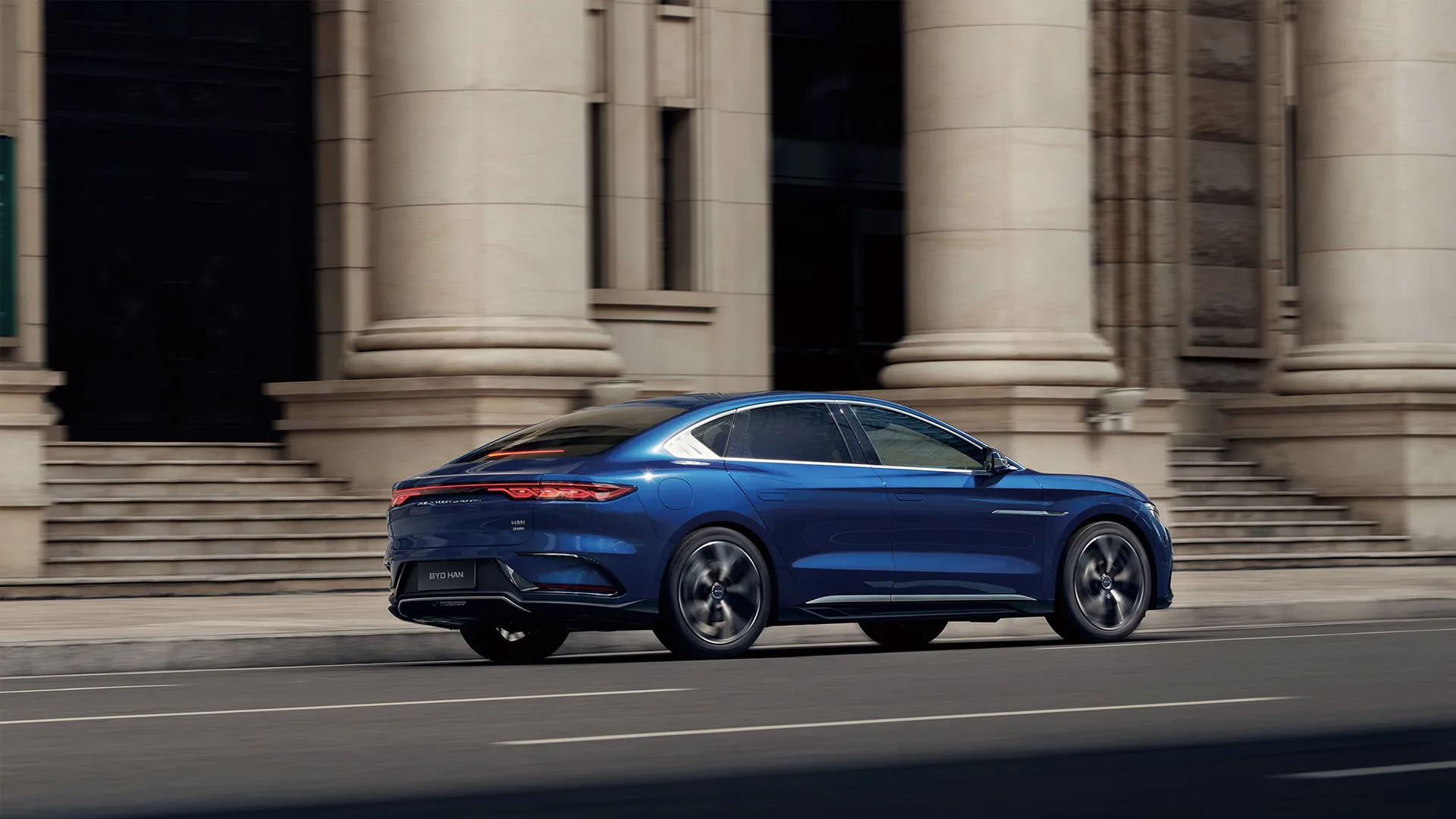BYD HAN EV ngoại thất phía trước - Sedan điện cao cấp với thiết kế Dragon Face