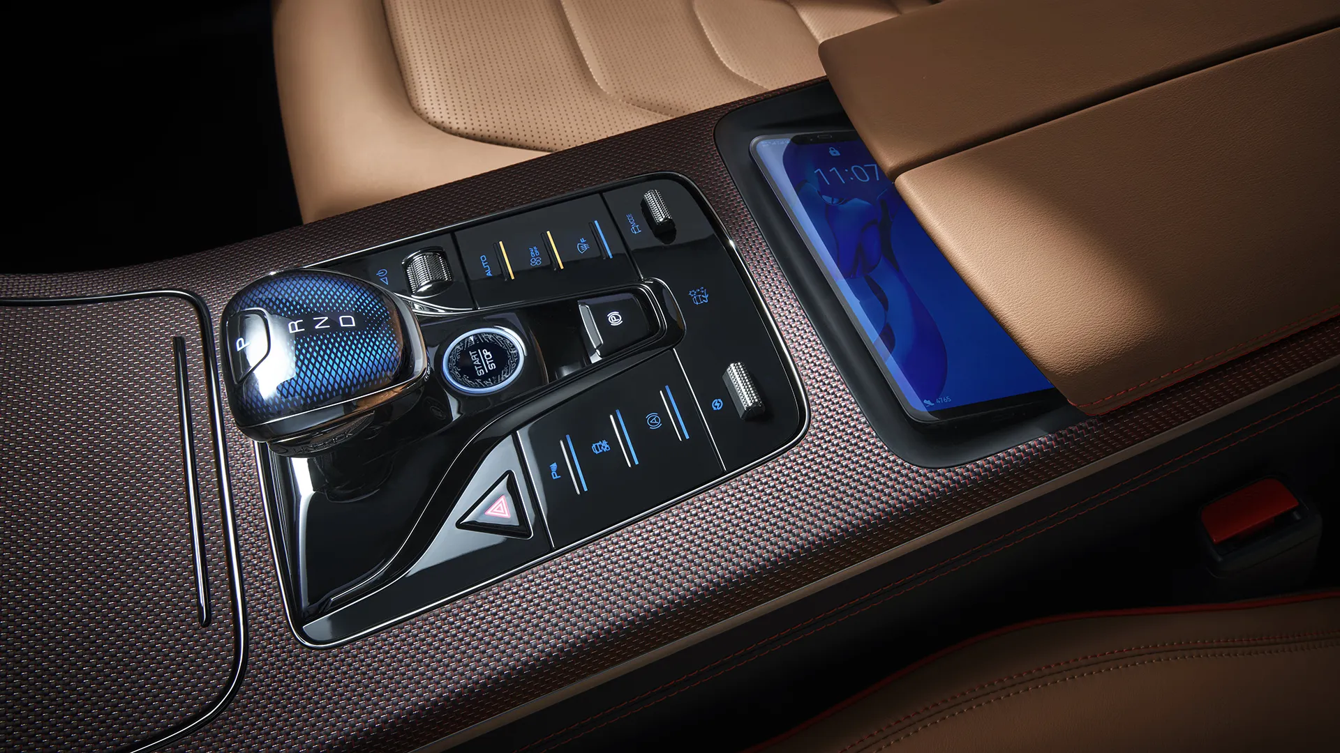 BYD HAN EV bảng điều khiển - chi tiết ốp gỗ và kim loại cao cấp