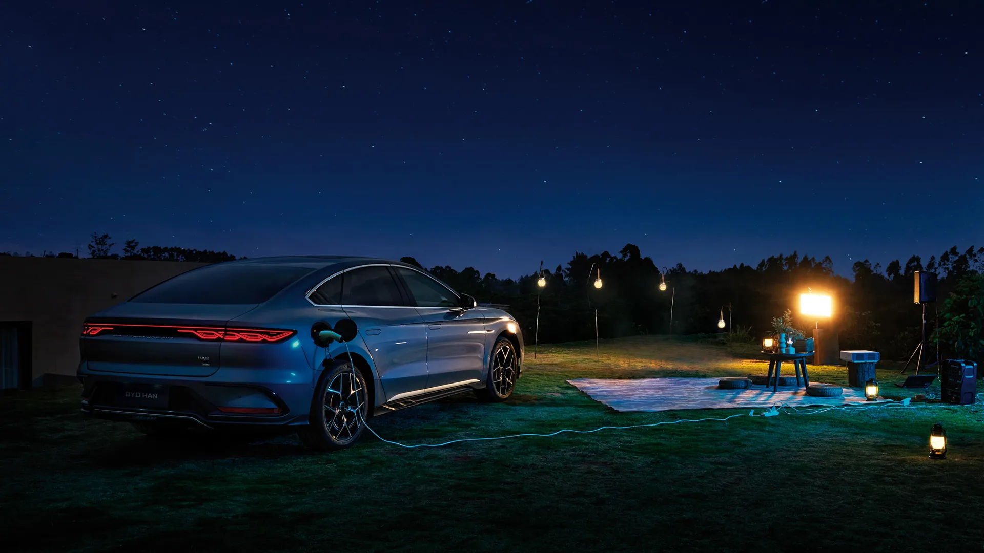 BYD HAN EV sedan điện cao cấp trong không gian thiên nhiên